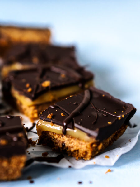 Festive caramel shortbread with gingerbread flavors for Christmas dessert.